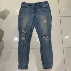 STRAIGHT LEG, HIGH RISE, LIGHT WASH JEANS